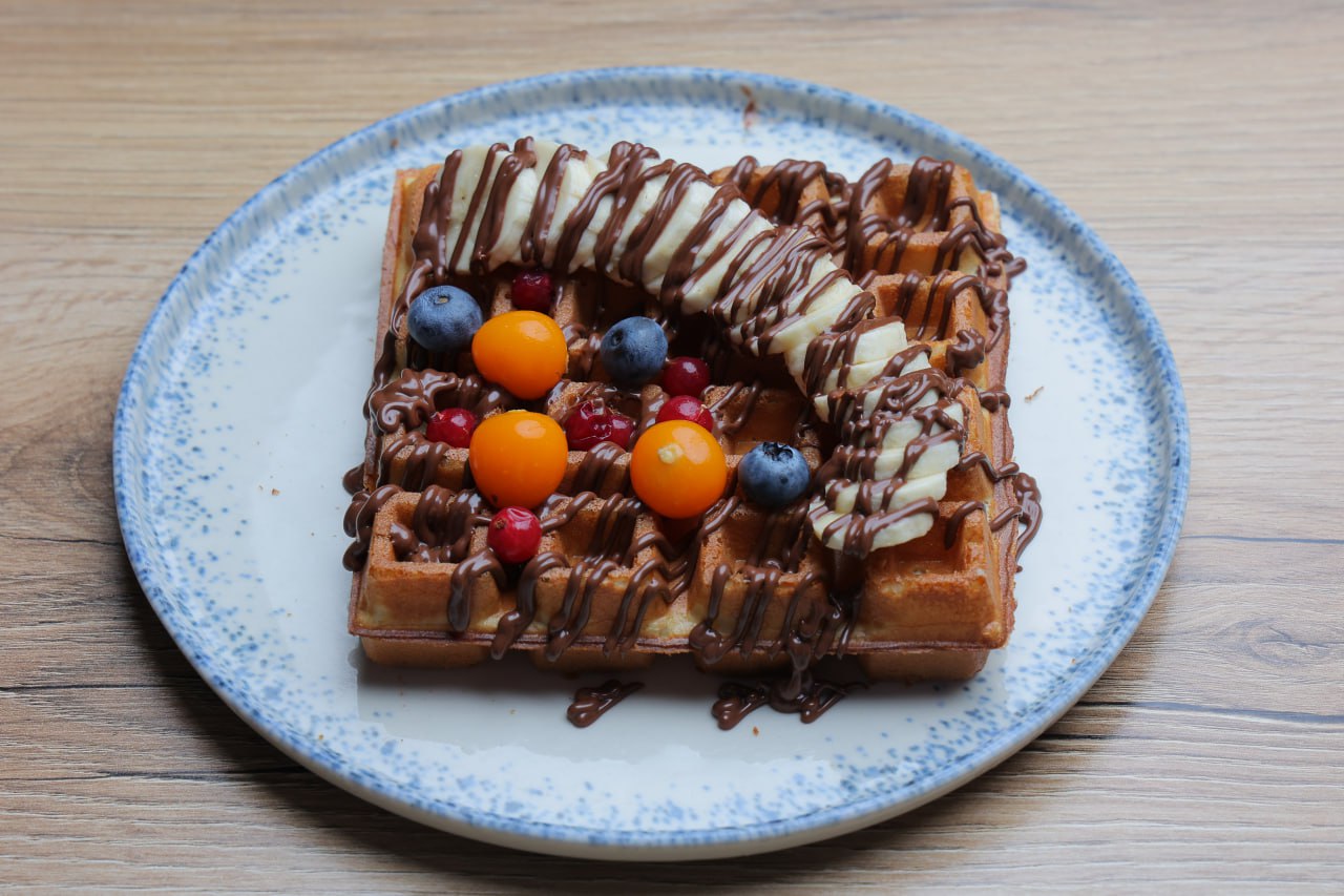 Vafli s banan+yagodi